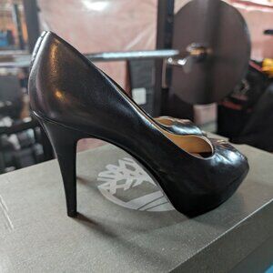 NEW Nine west black peep toe heel in size 7